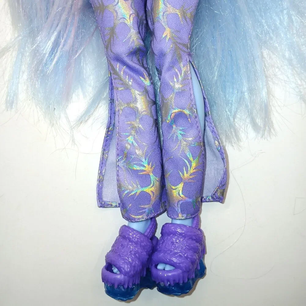 Monster High G3 Abbey Bominable Yeti Fashion Doll Dressed Missing Right Hand